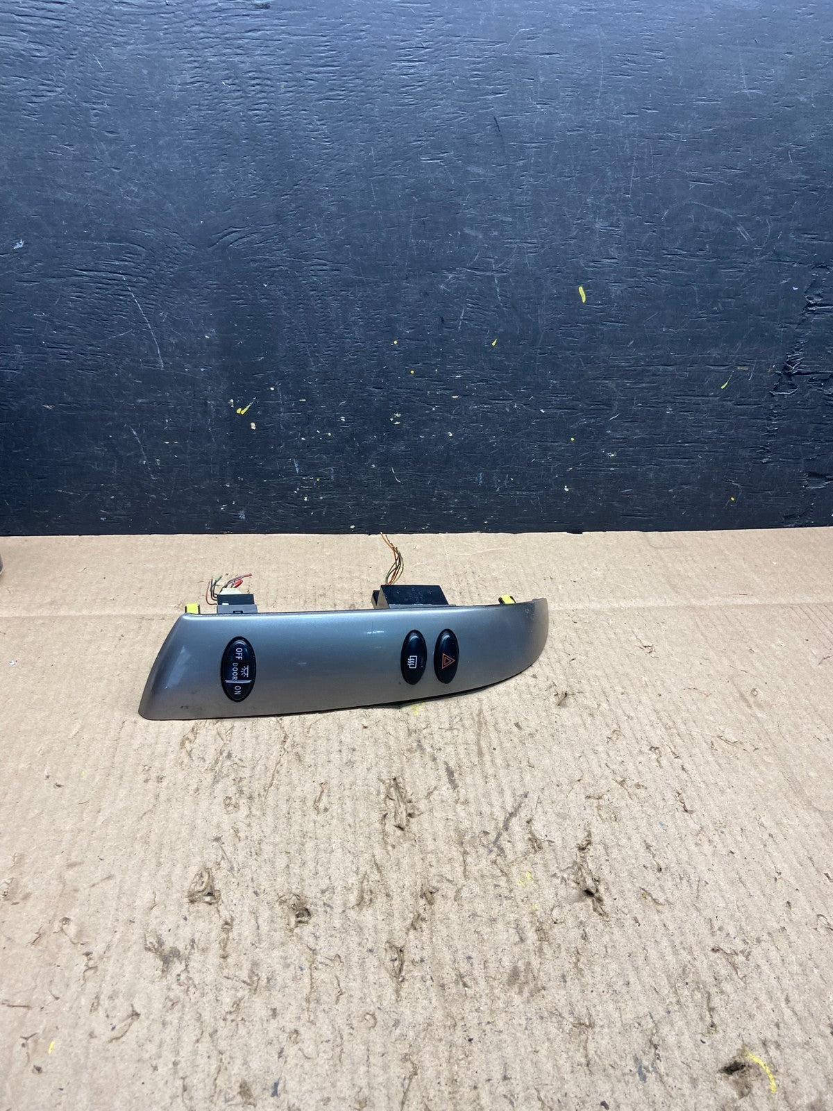 2004 to 2010 Toyota Sienna Left Side Climate Switches Bezel Trim OEM Y2088 DG0