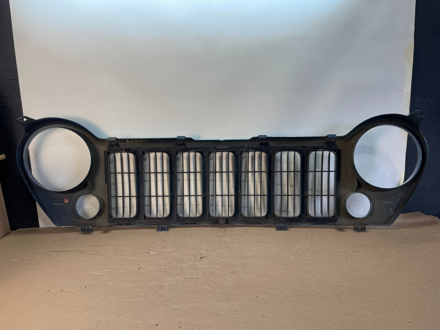 2005 to 2007 Jeep Liberty Front Upper Grill Grille af8511 DG3