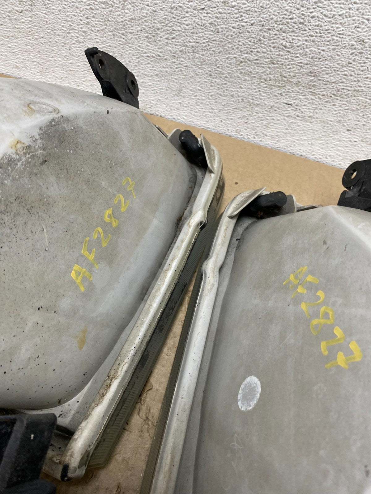 2001-2004 Toyota Sequoia Left+Right Side Halogen Headlights AF2827 DW10