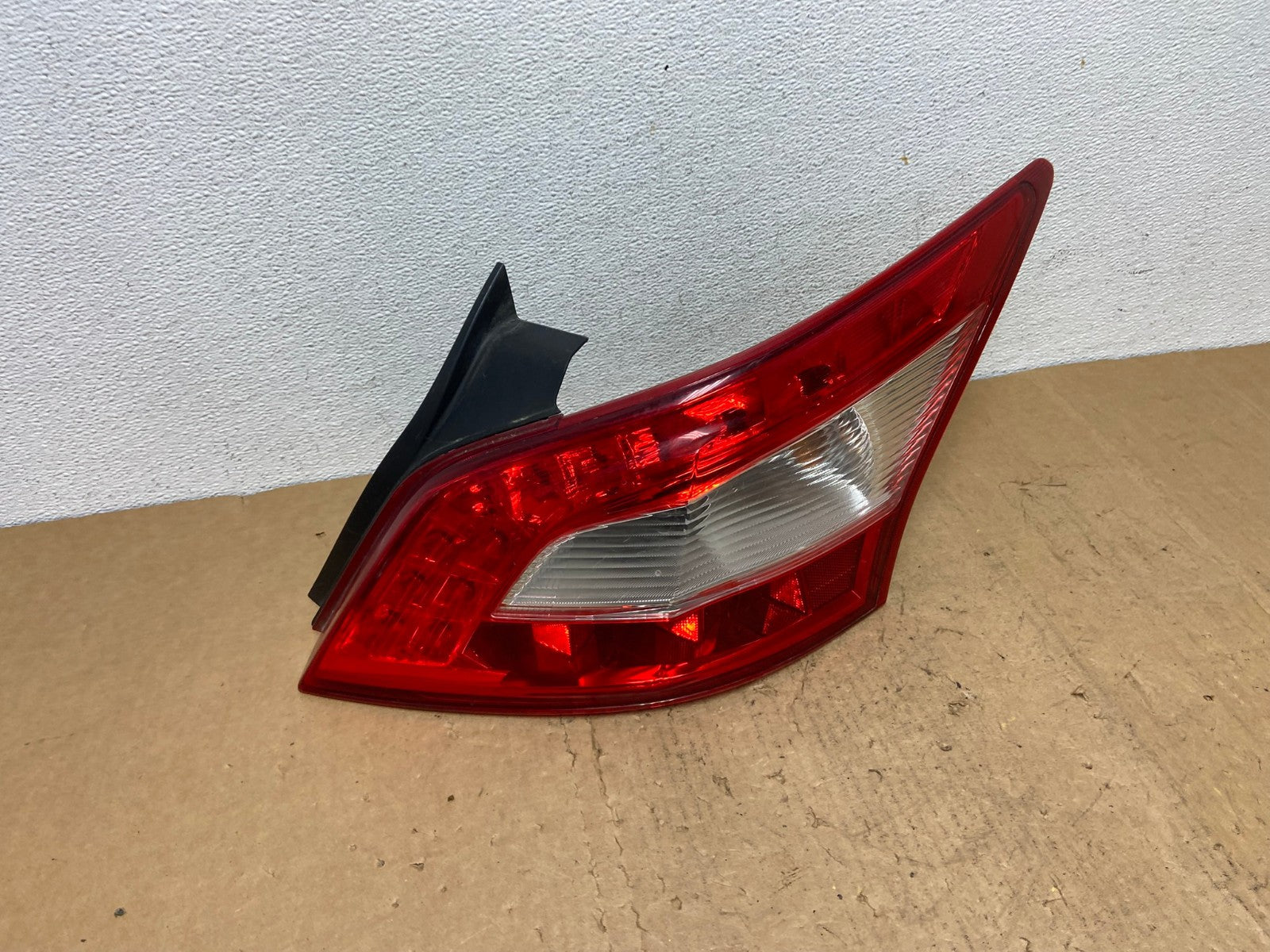 2009 2010 2011 Nissan Maxima Right Passenger RH Side Tail light AD1408 LK2