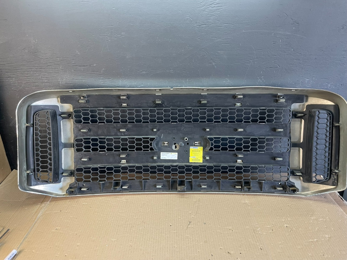 2005 - 2007 Ford Super Duty F250 Front Upper Grill Grille Aftermarket AE3595 DG3