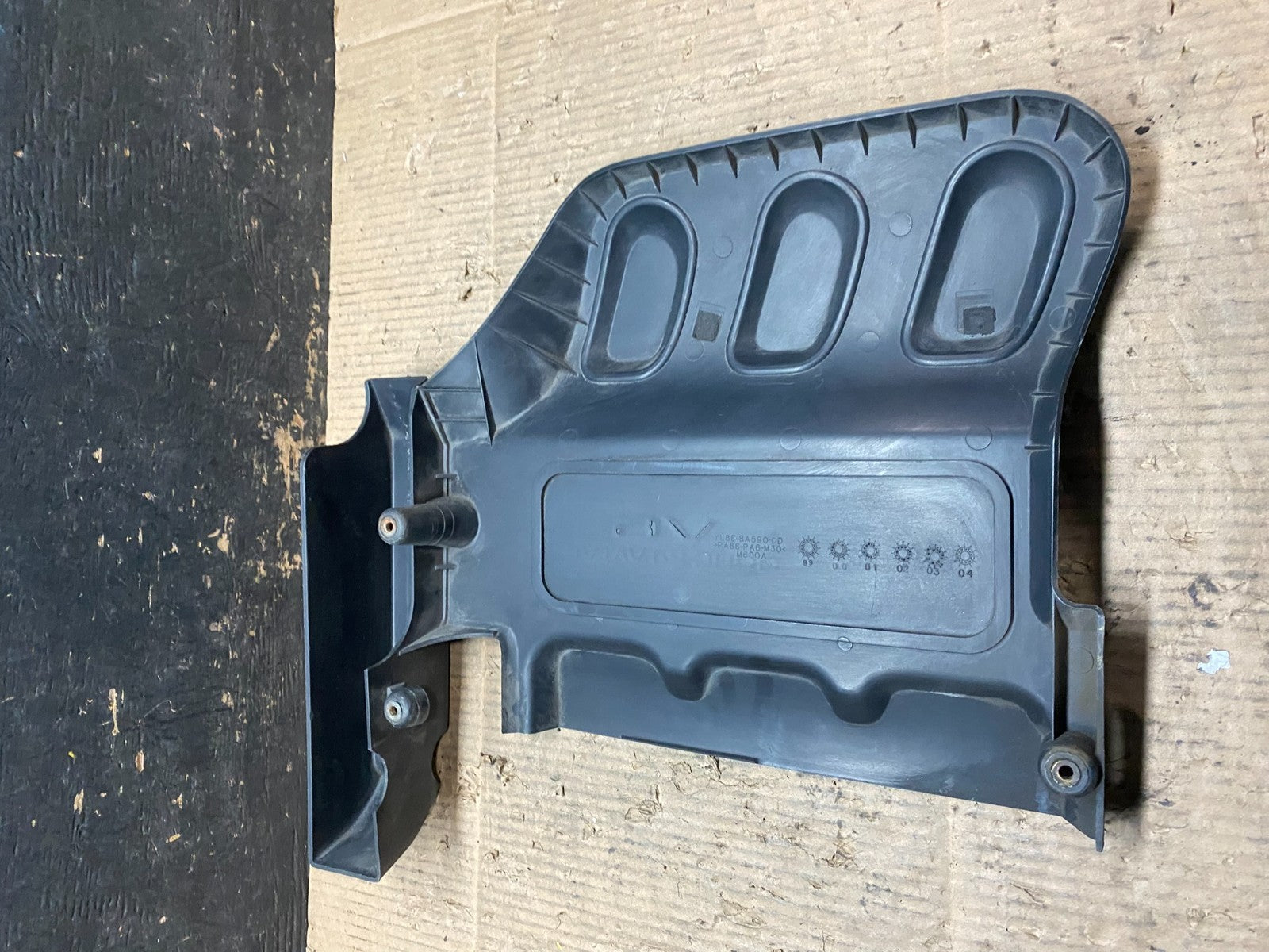 2001 to 2004 Mazda Tribute DOHC 24 VALVE Engine Shield Top Cover T9557 DG7