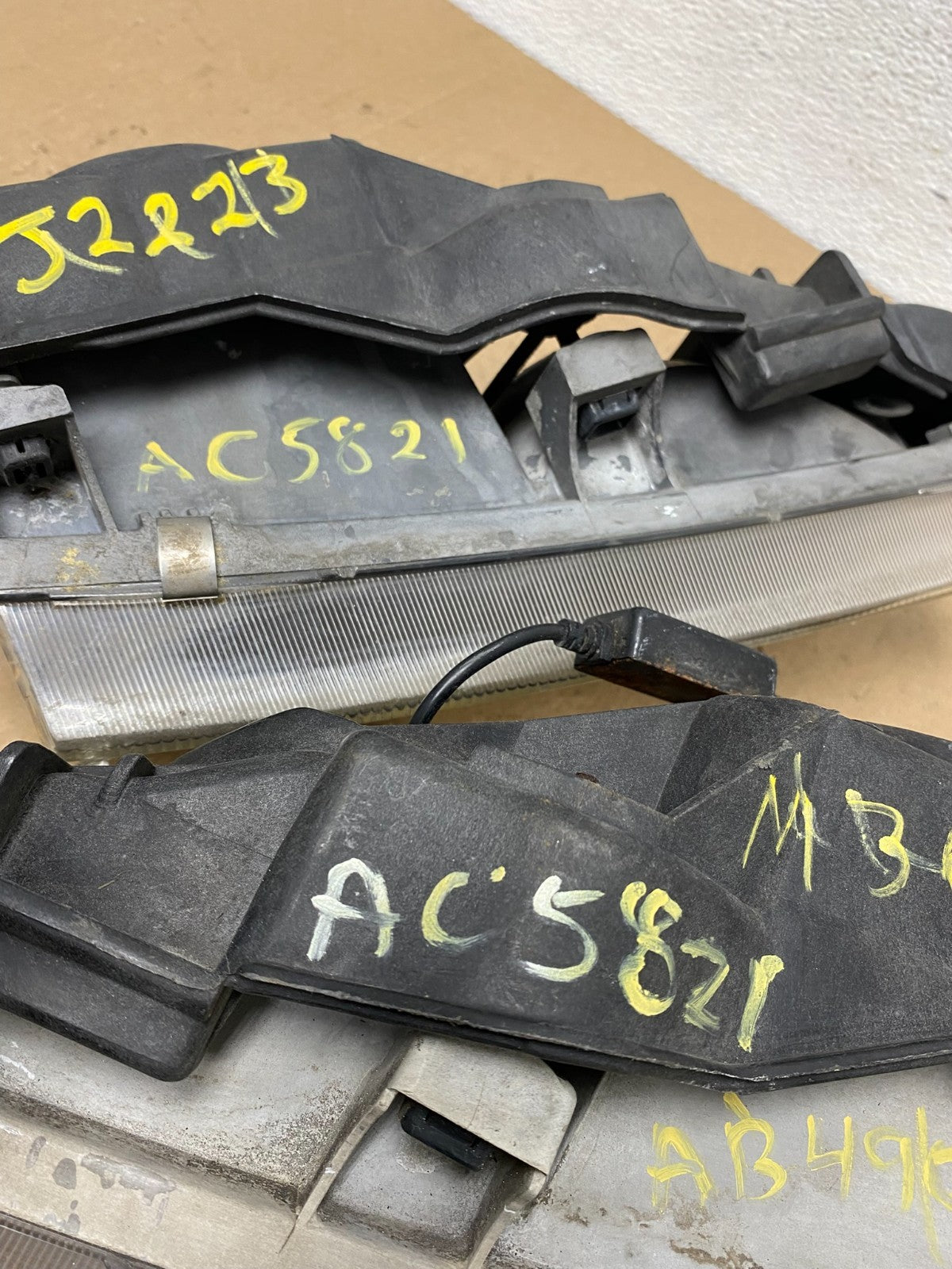 1993 to 1997 Toyota Corolla Left+Right Side Headlights AC5821 DW12
