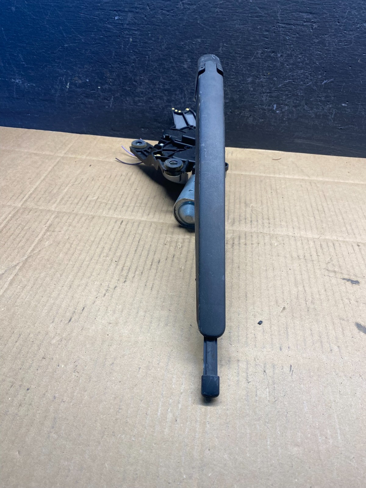 2020 to 2023 Ford Explorer Rear Windshield Wiper Motor ad5013 DG2
