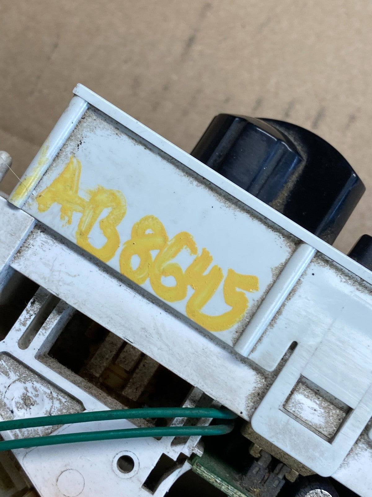 2001-2004 Nissan Xterra Heater A/C Climate Temperature Control OEM AB86456