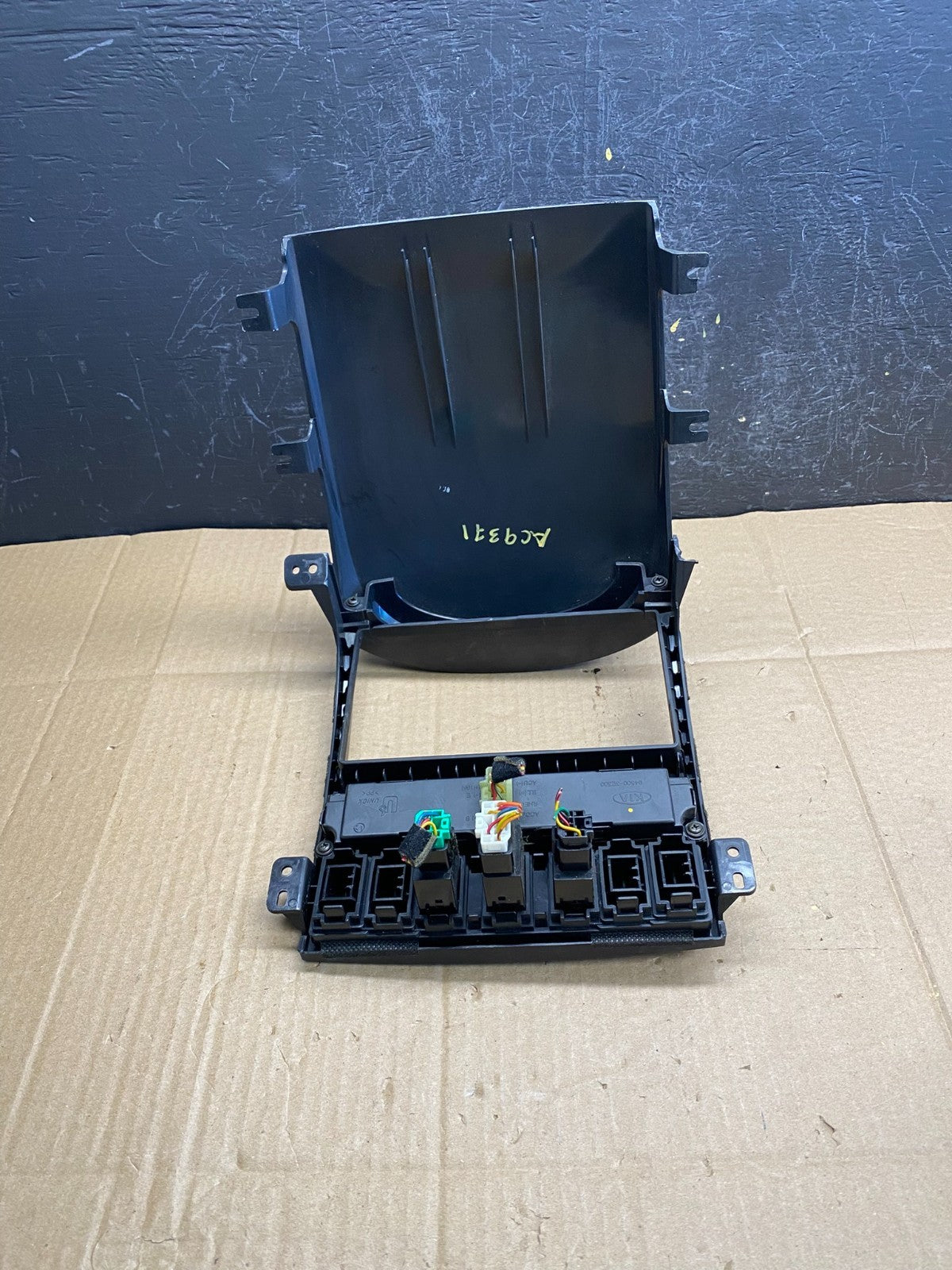 2003-2006 Kia Sorento Front Dash Radio Wiper Defrost Bezel Trim ac9371 DG3