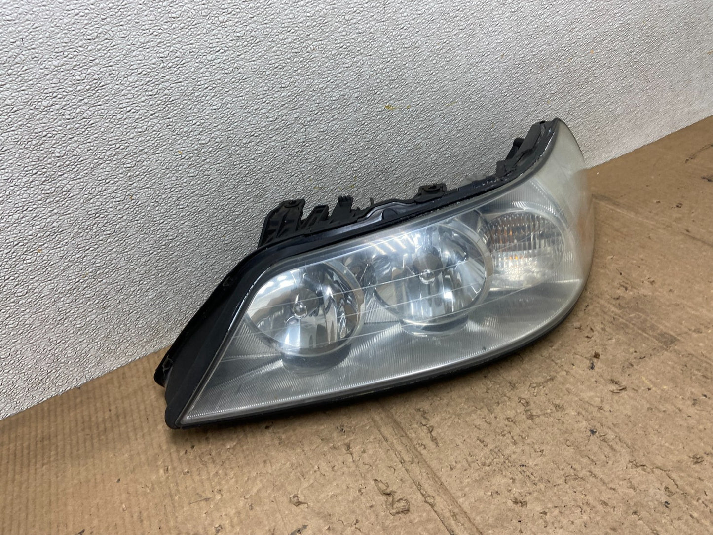 2005 to 2011 Lincoln Town Car Left Driver LH Side Headlight AA8270 DW2