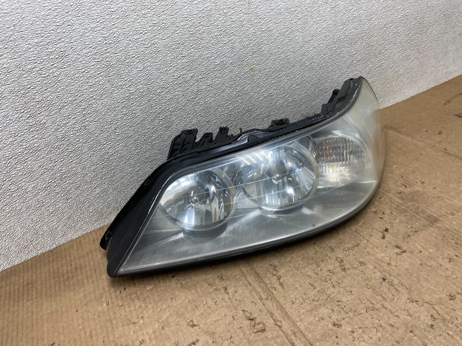 2005 to 2011 Lincoln Town Car Left Driver LH Side Headlight AA8270 DW2