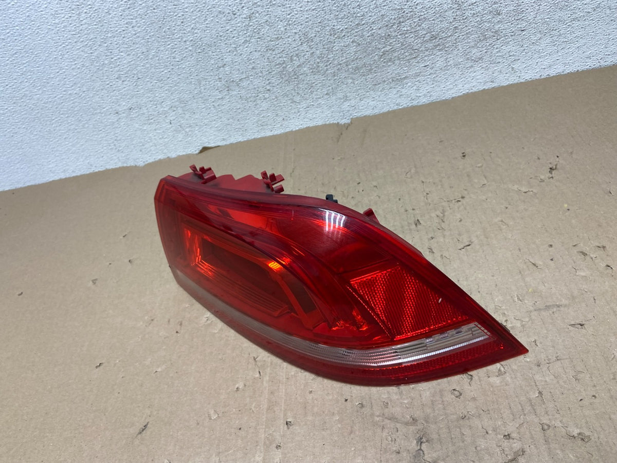 2012 to 2016 Volkswagen Eos Right Passenger RH Side Tail Light AG6994 DW1