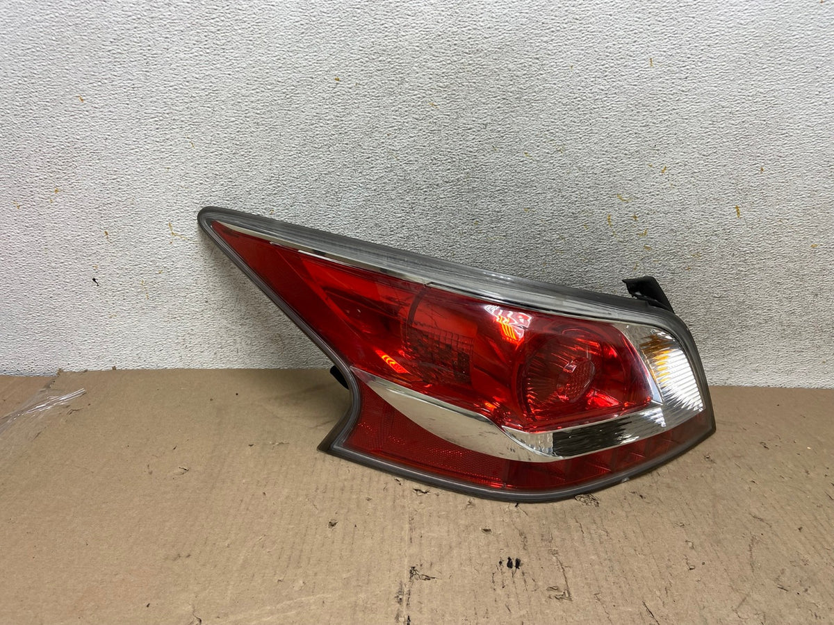 2013 2014 2015 Nissan Altima Left Driver LH Side Tail Light AH7697 LK0