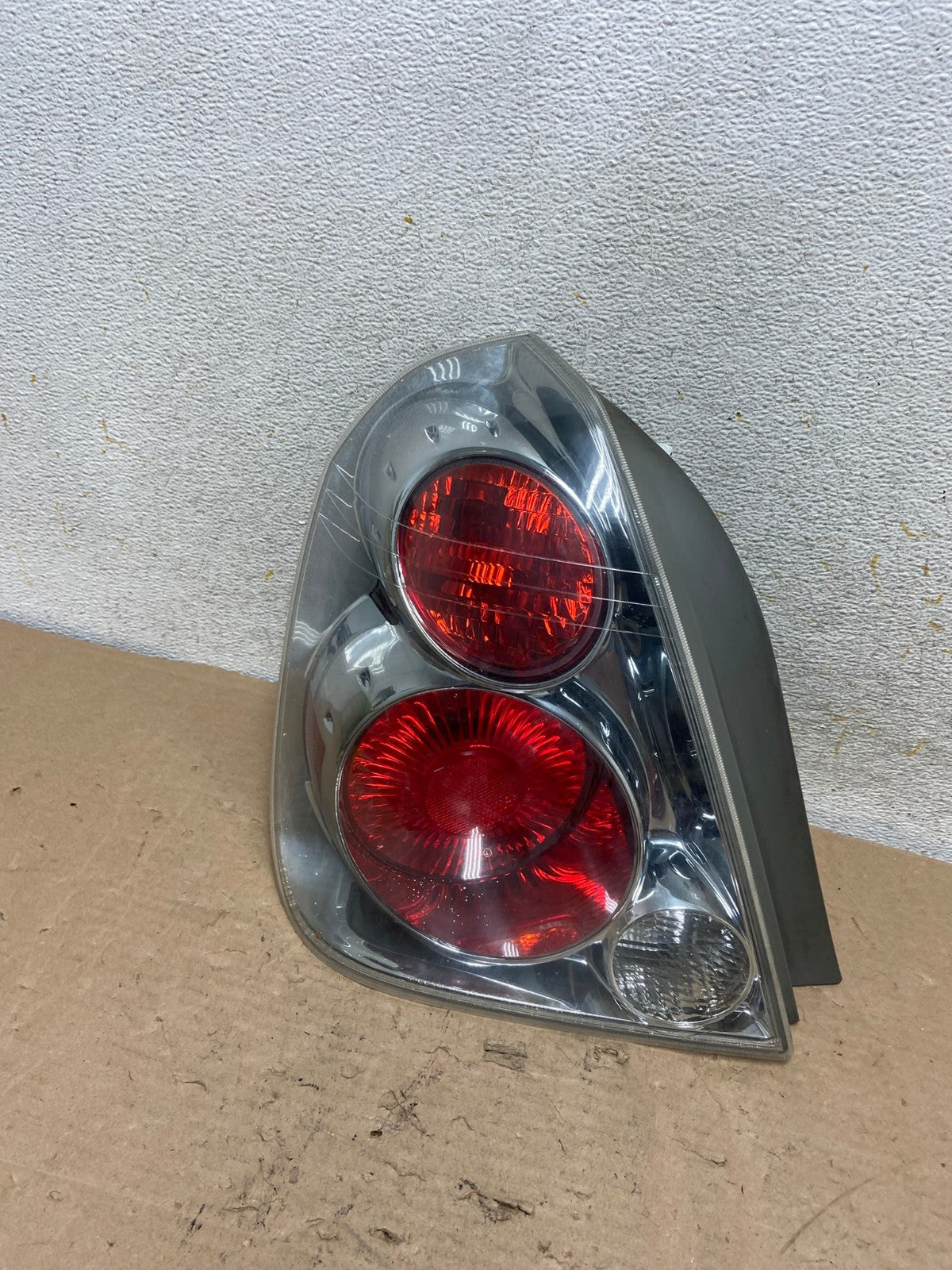 2005 to 2006 Nissan Altima Left Driver Side Tail Light AI1086 LK0
