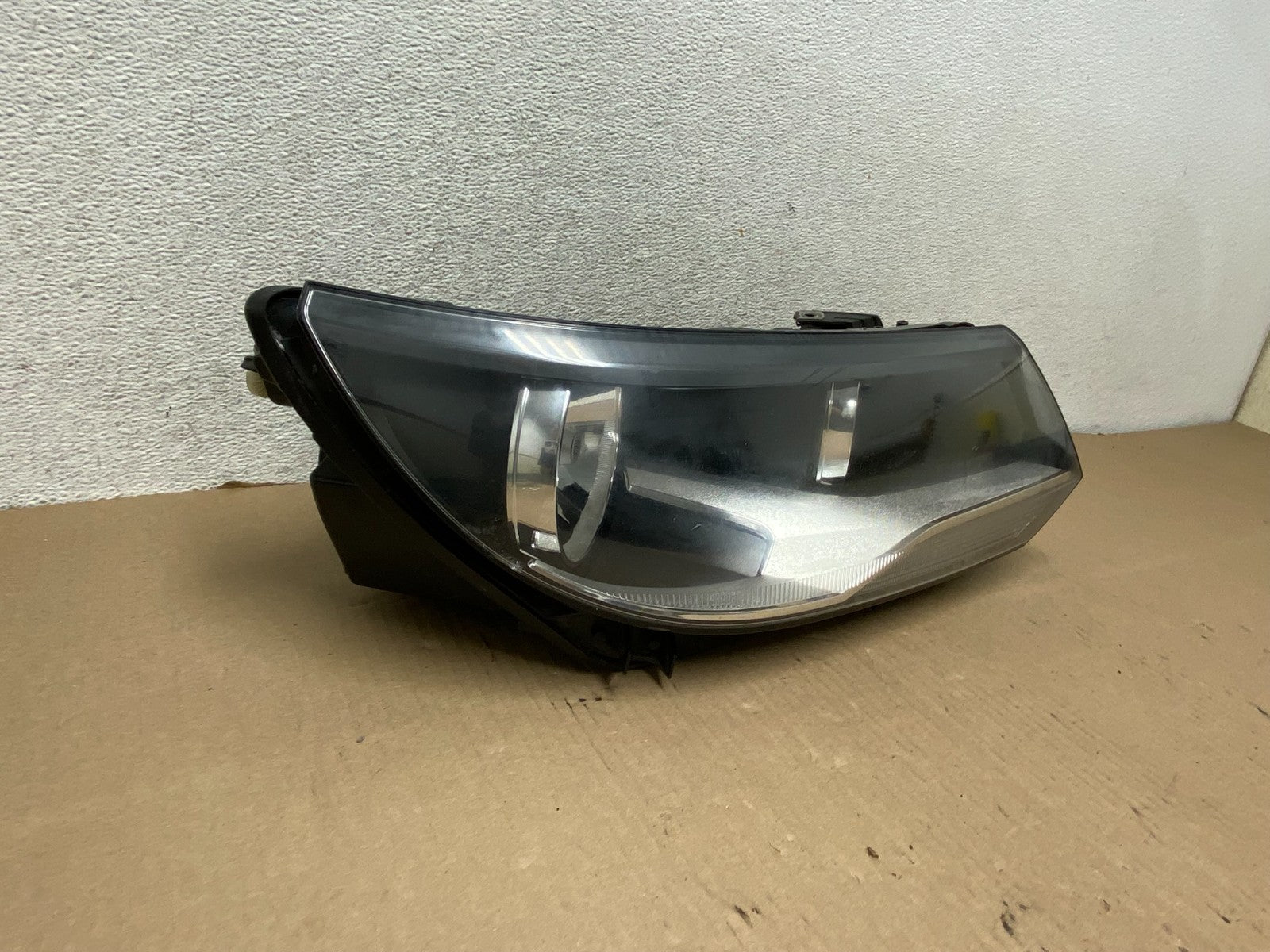 2012 to 2018 Volkswagen Tiguan Right Passenger RH Halogen Headlight AG7913 DW1