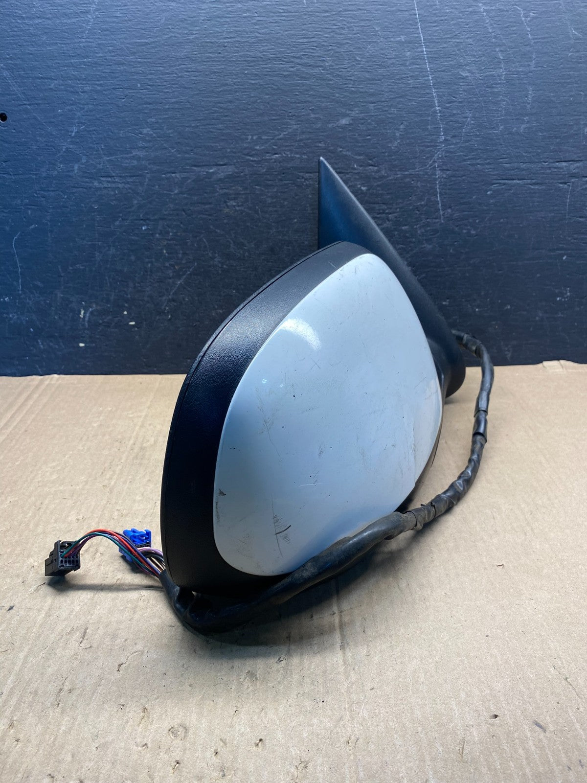 2003-2006 Chevrolet Tahoe Suburban Right Passenger Turn Door Mirror AE7650 DW2
