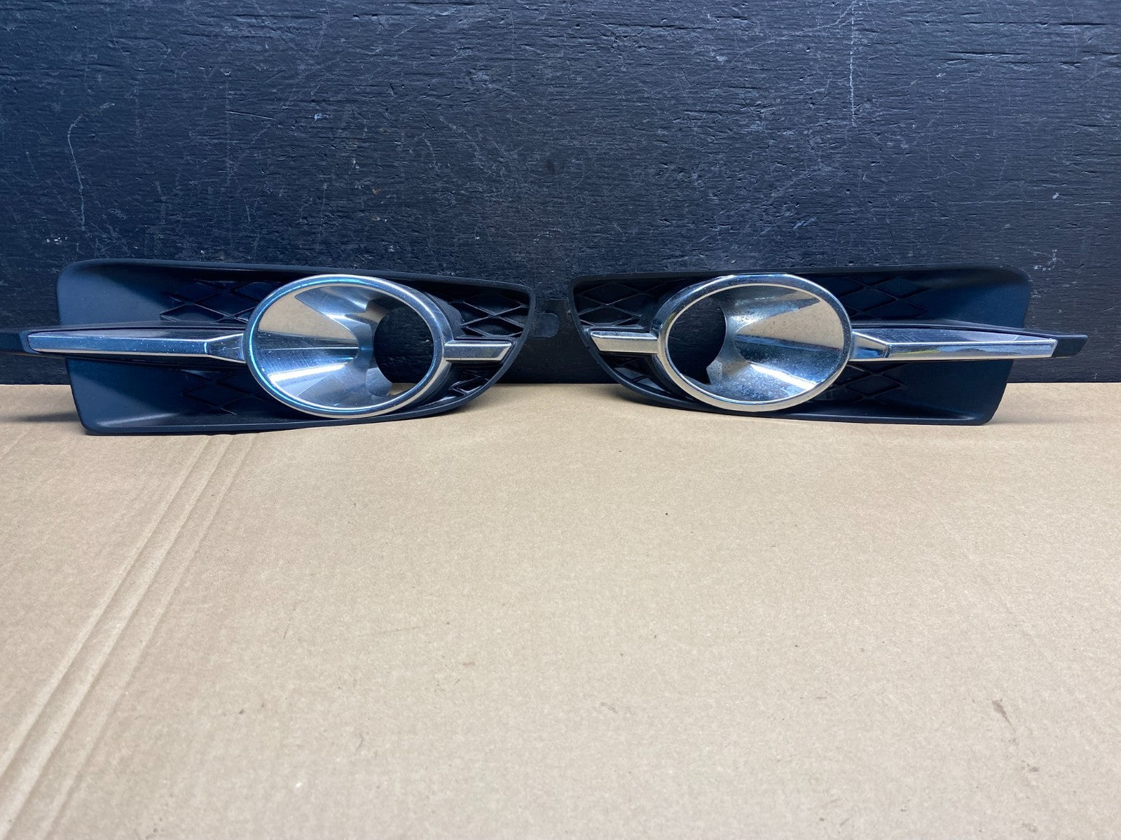 2010-2013 Buick LaCrosse Pair Right & Left Side Fog Light Lamp Trim Bezel AE62610