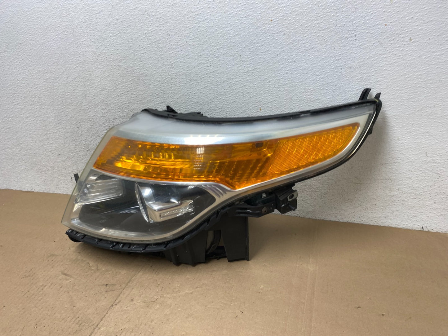 2011 to 2015 Ford Explorer Left Driver LH Halogen Headlight AG4663 DW1