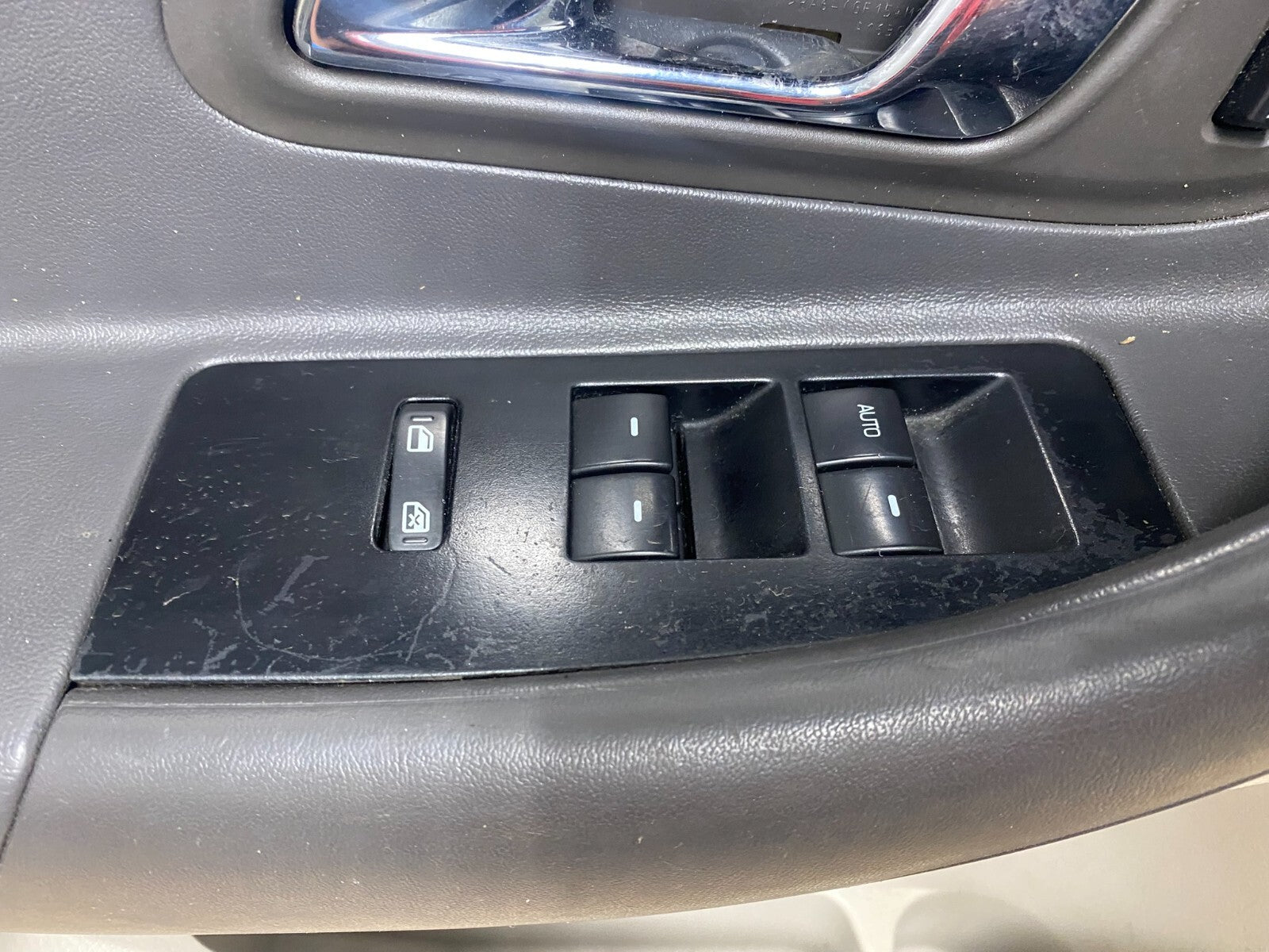2013 to 2019 Ford Taurus Front Left Side Interior Door Panel G17823
