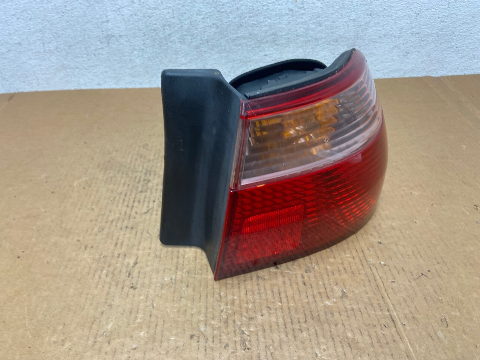 1998 to 2000 Honda Accord Sedan 4door Right RH Side Tail Light AE0485 LK2