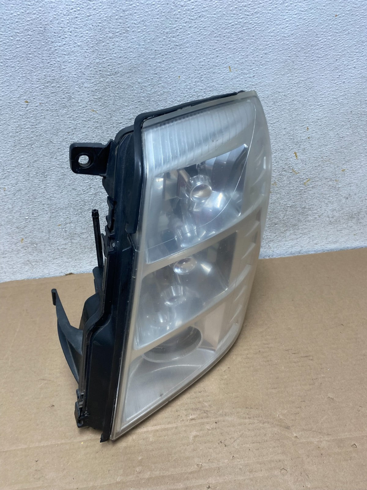 2007 - 2014 Cadillac Escalade Left Driver LH Side Xenon HID Headlight AH9377 DW2