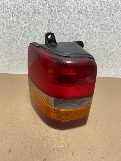 1993-1998 Jeep Grand Cherokee ZJ Left Driver Side Tail Light AE7193 LK0