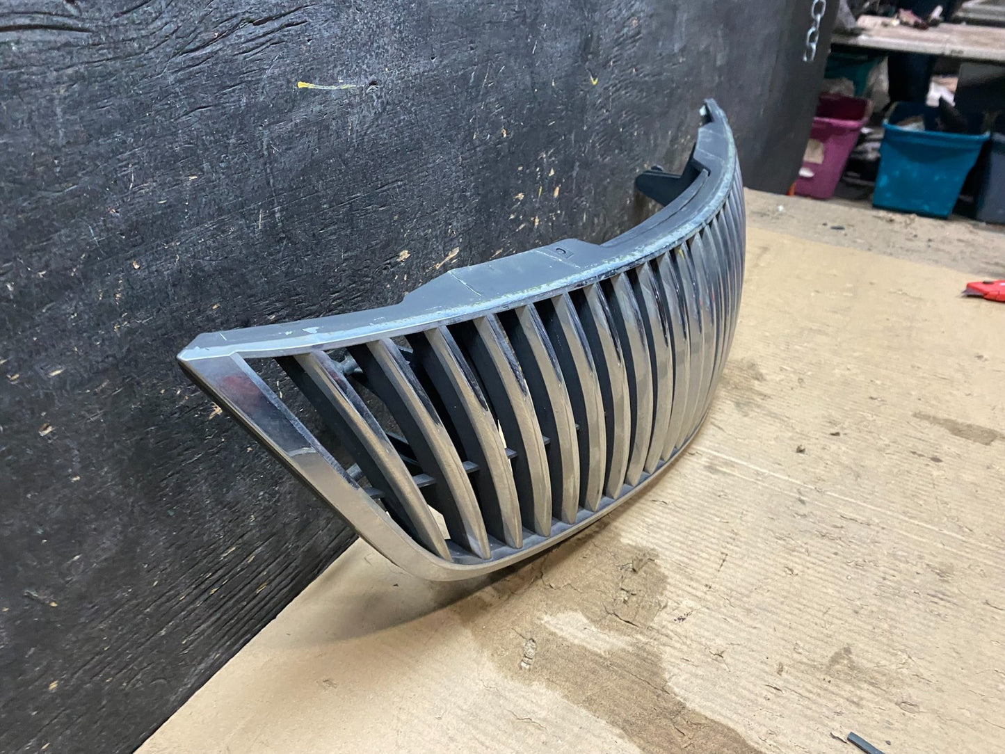 1998 to 2002 Lincoln Town Car Grille Chrome Plastic X3229 PS2
