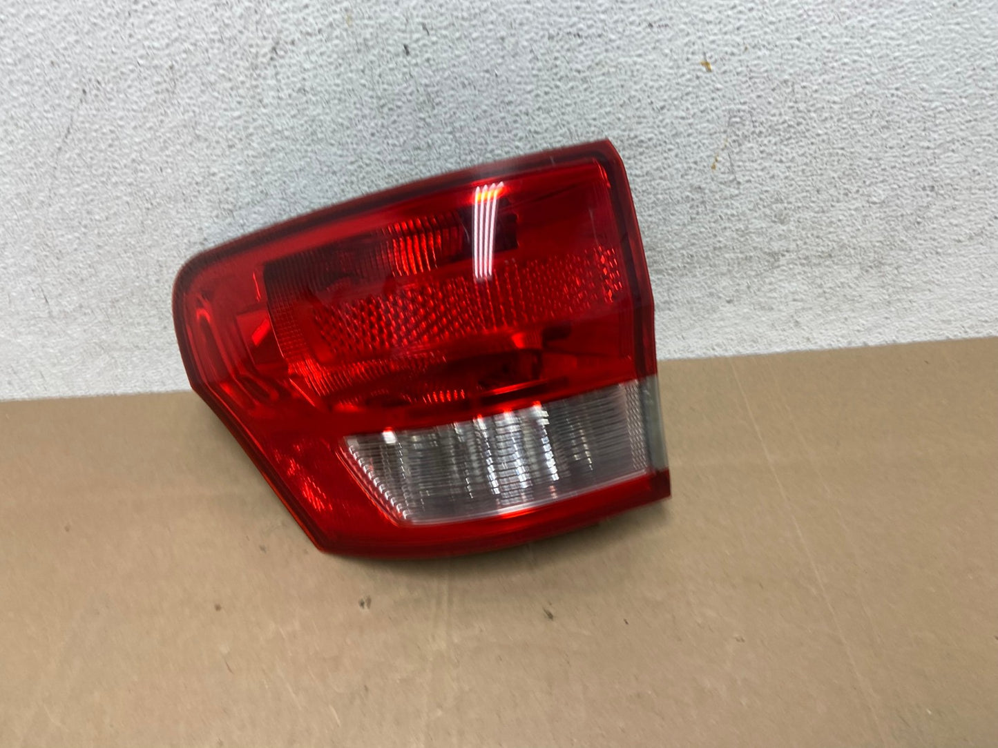 2011-2013 Jeep Grand Cherokee Left Driver Side Lh Tail Light AE4916 LK0