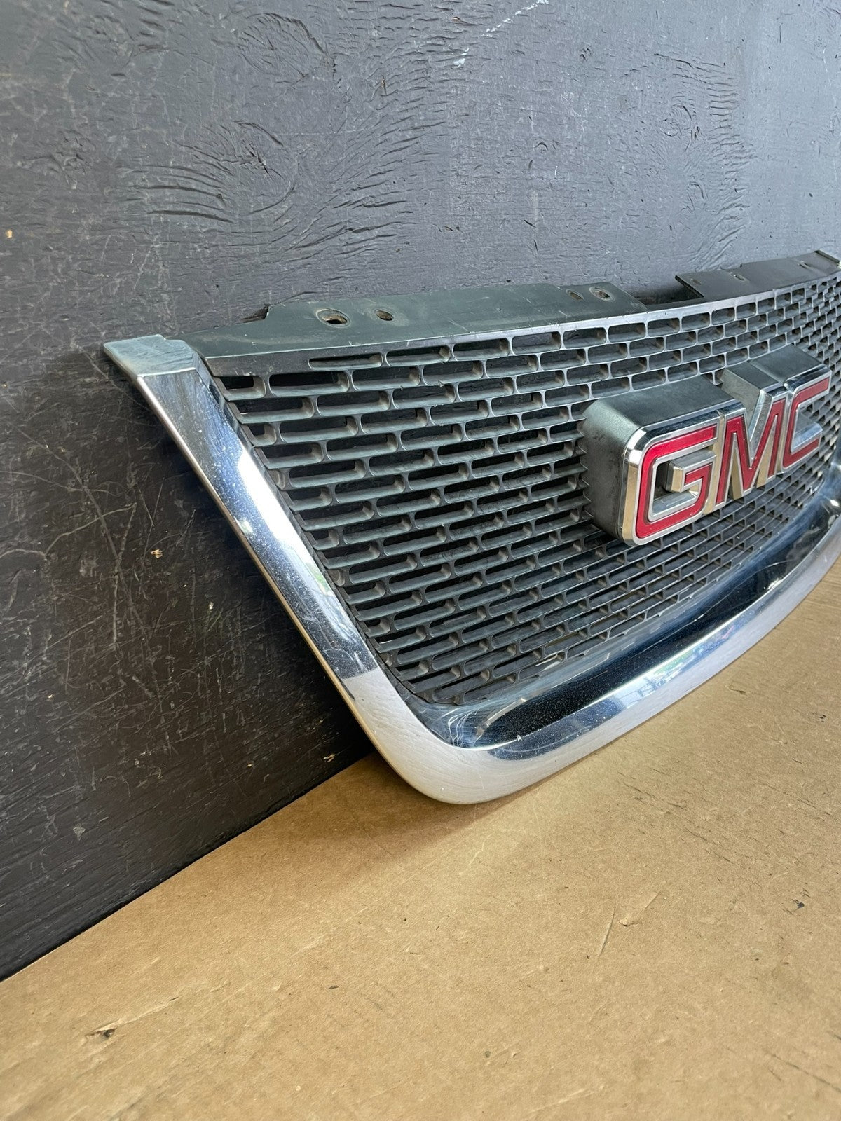 2007 to 2012 GMC Acadia Front Upper Grill Grille ad5510 DG2