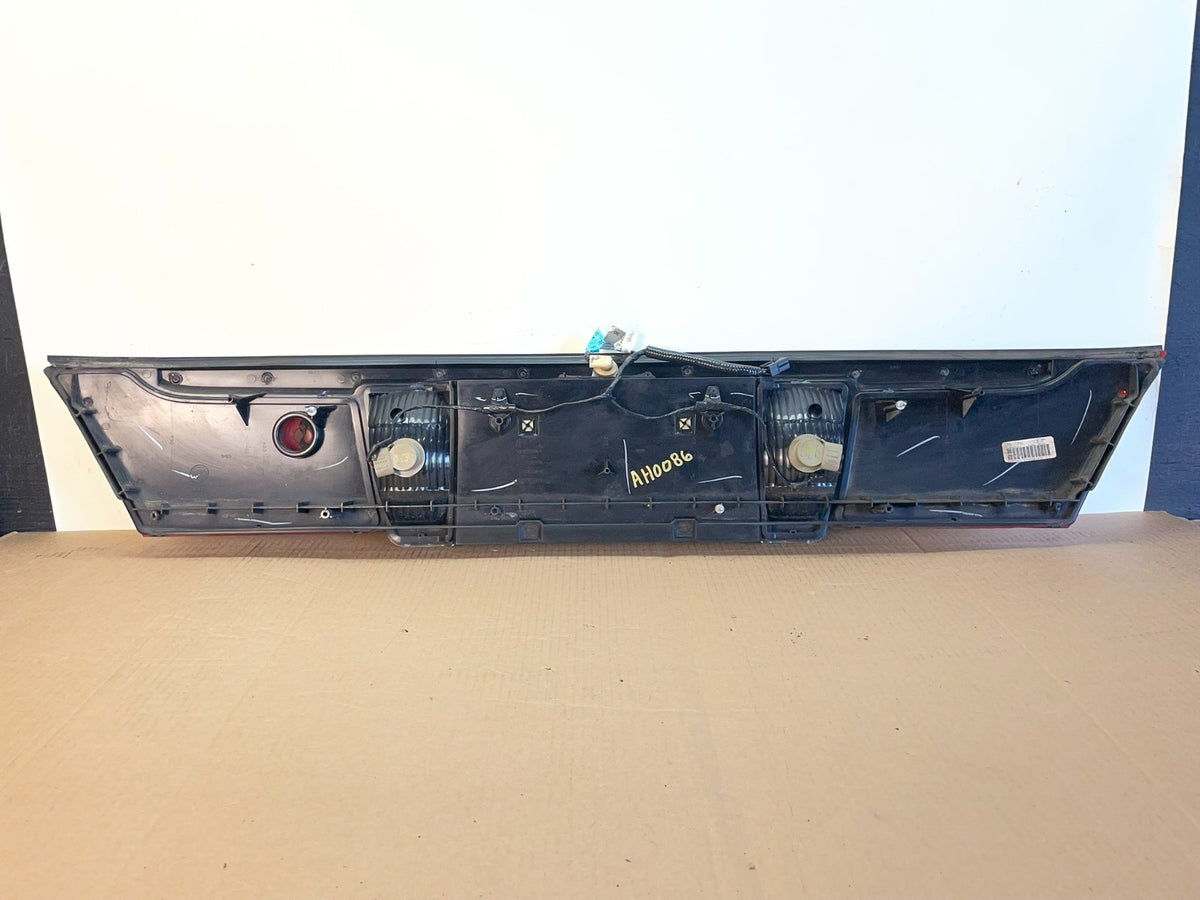 2003 2004 2005 Mercury Grand Marquis Trunk Lid Center Tail Light AH0086 DG4