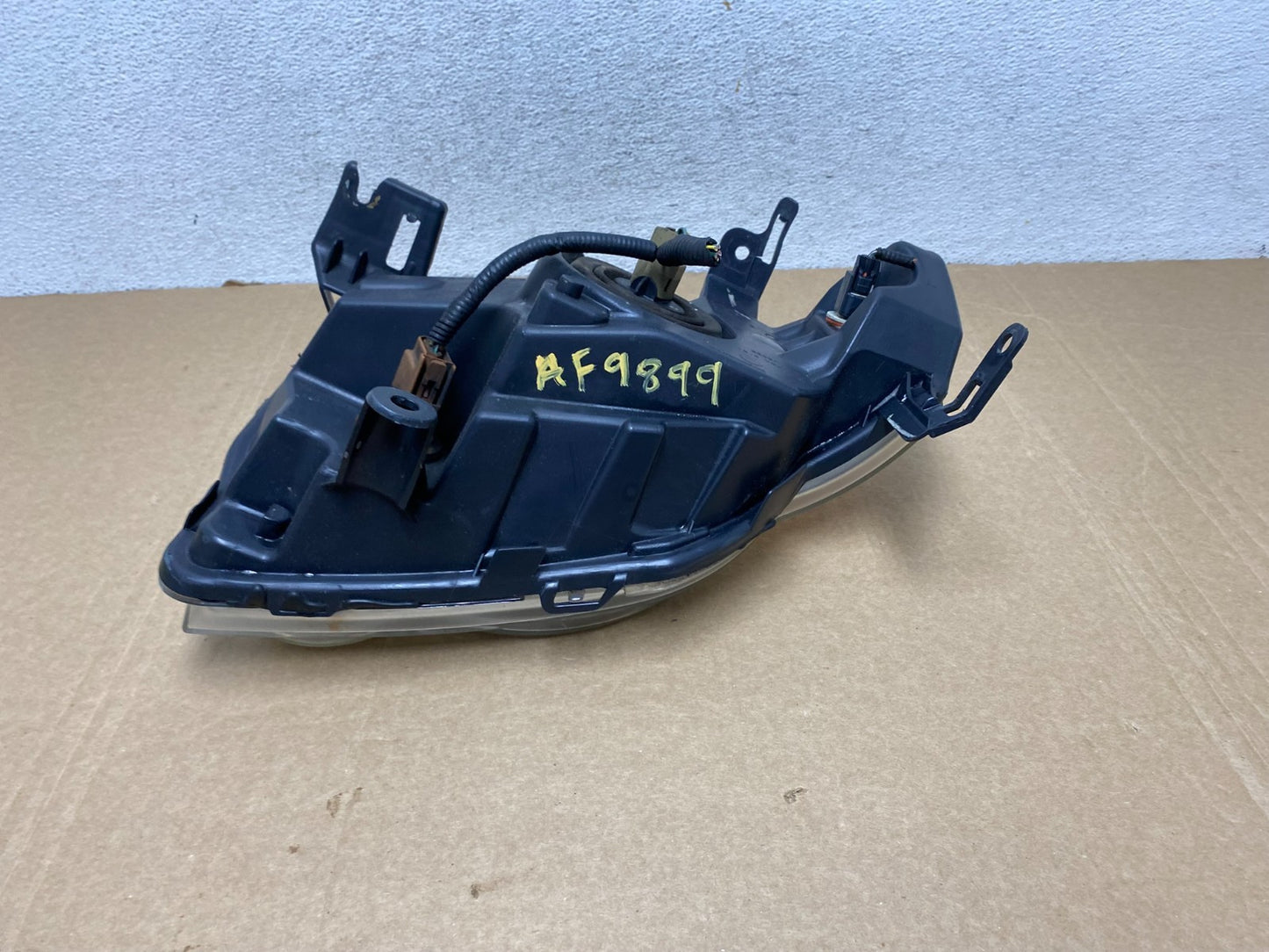 2008 to 2012 Ford Escape Headlight Right Passenger RH Side Halogen AF9899 DW8