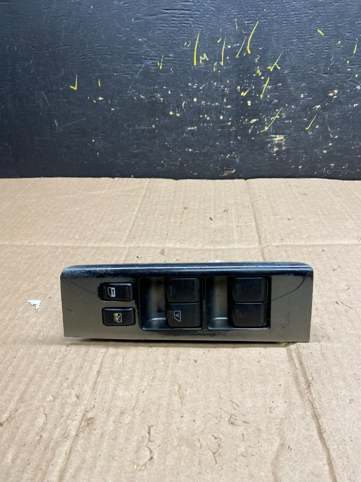 2005 to 2007 Nissan Pathfinder Drivers Side Left Master Window Switch AA4810 DG0