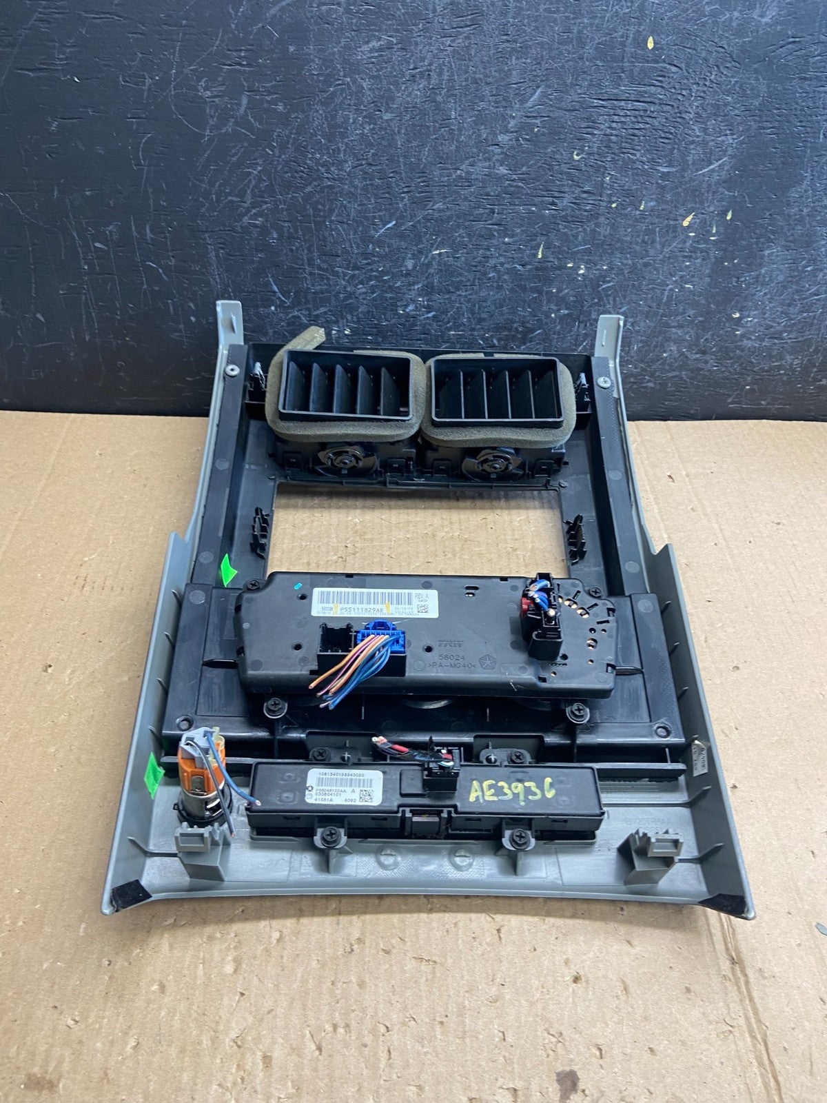 2008 to 2012 Jeep Liberty Dash Climate Temperature Control Radio Bezel AE3936 DG4