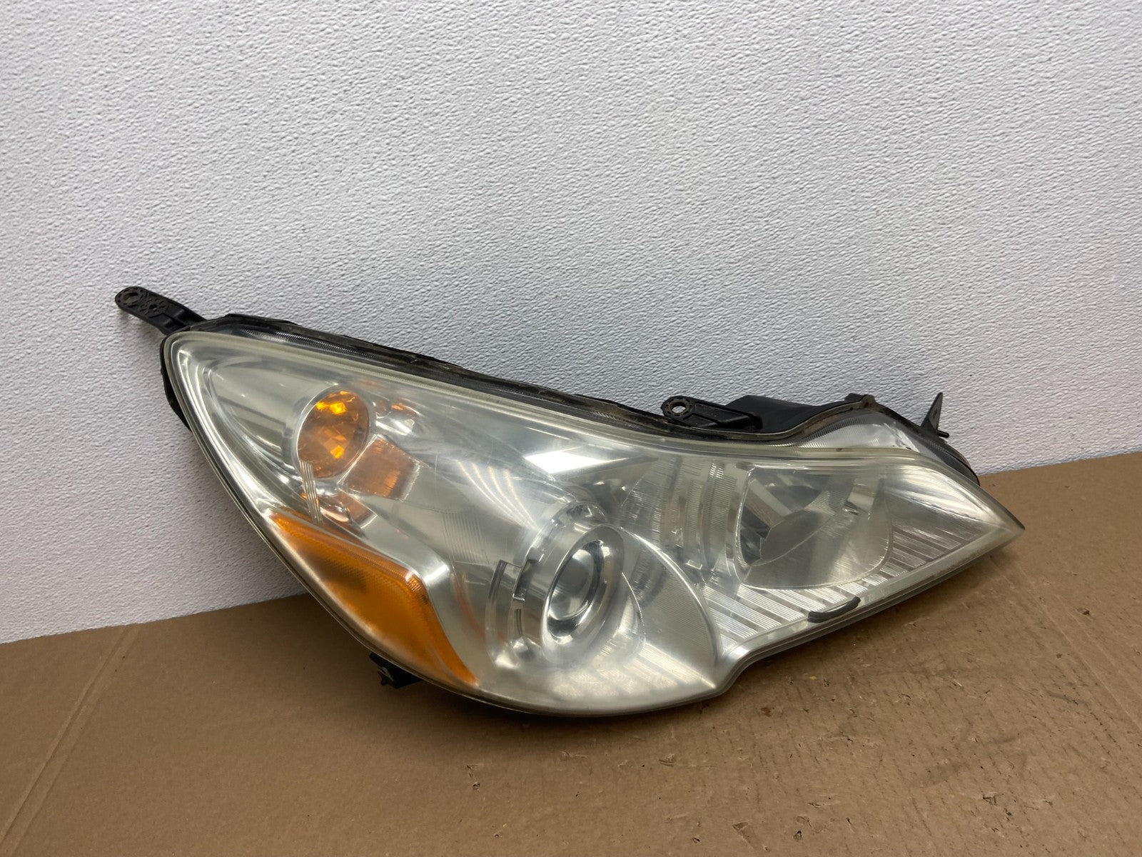 2010-2012 Subaru Legacy Outback Right Passenger Headlight Oem AB6535 DW0
