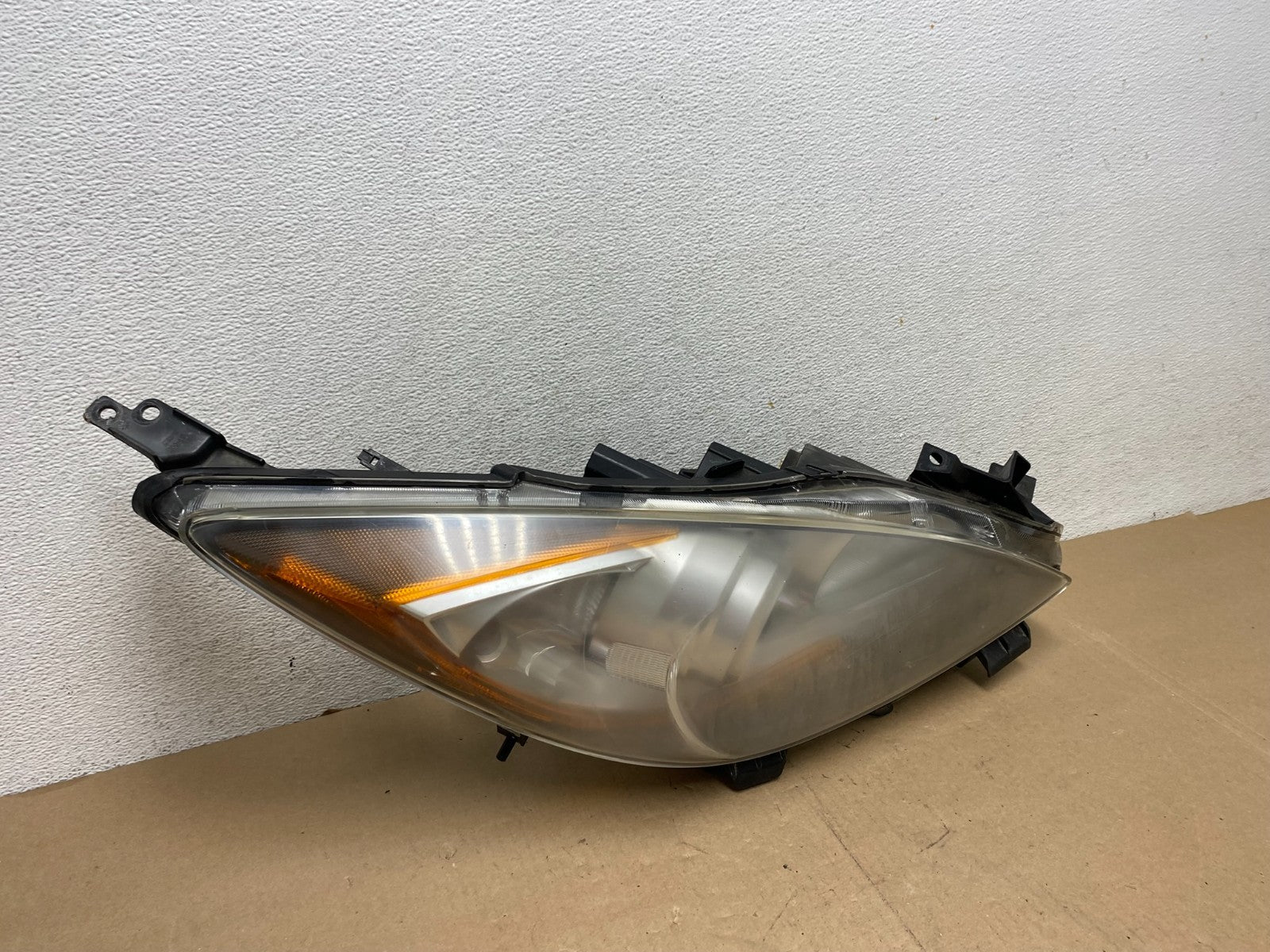 2010 - 2013 Mazda 3 Halogen Right Passenger Rh Side Headlight AG4548 DW2