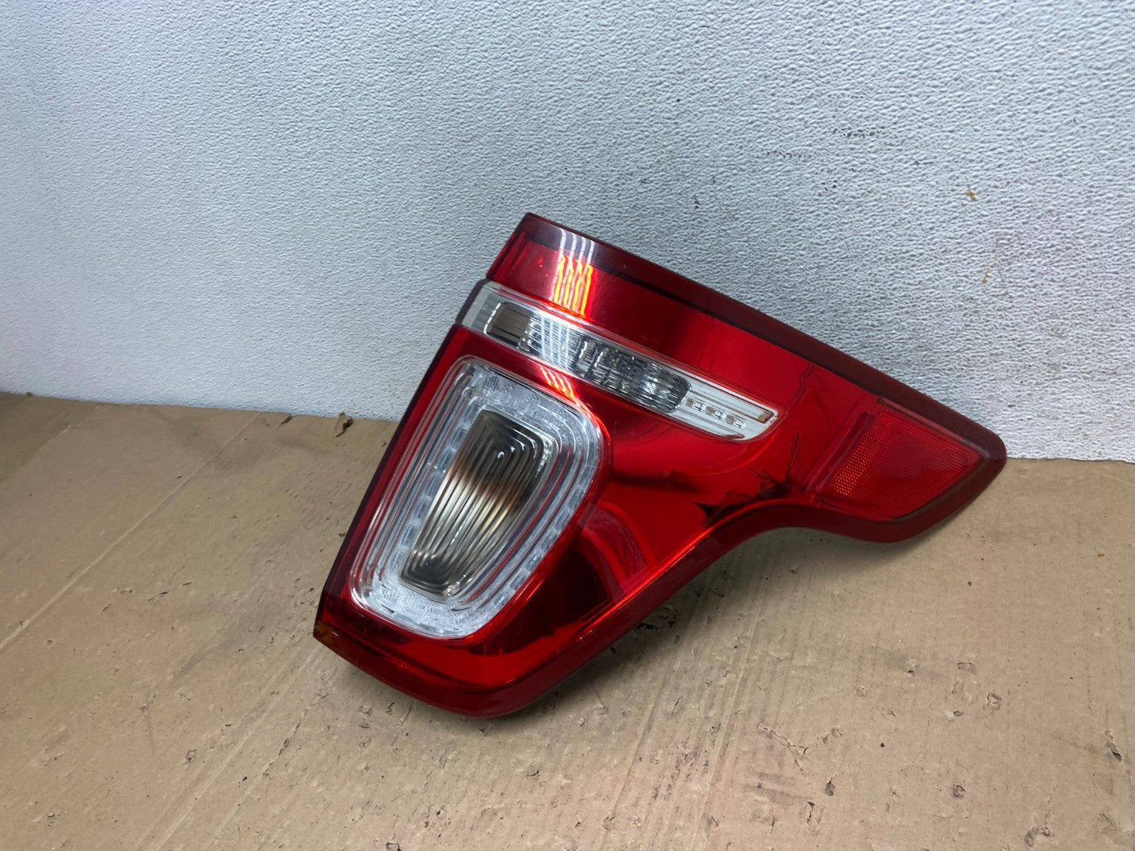 2011-2015 Ford Explorer Police Package Right Passenger Side Tail light AE9336 LK1