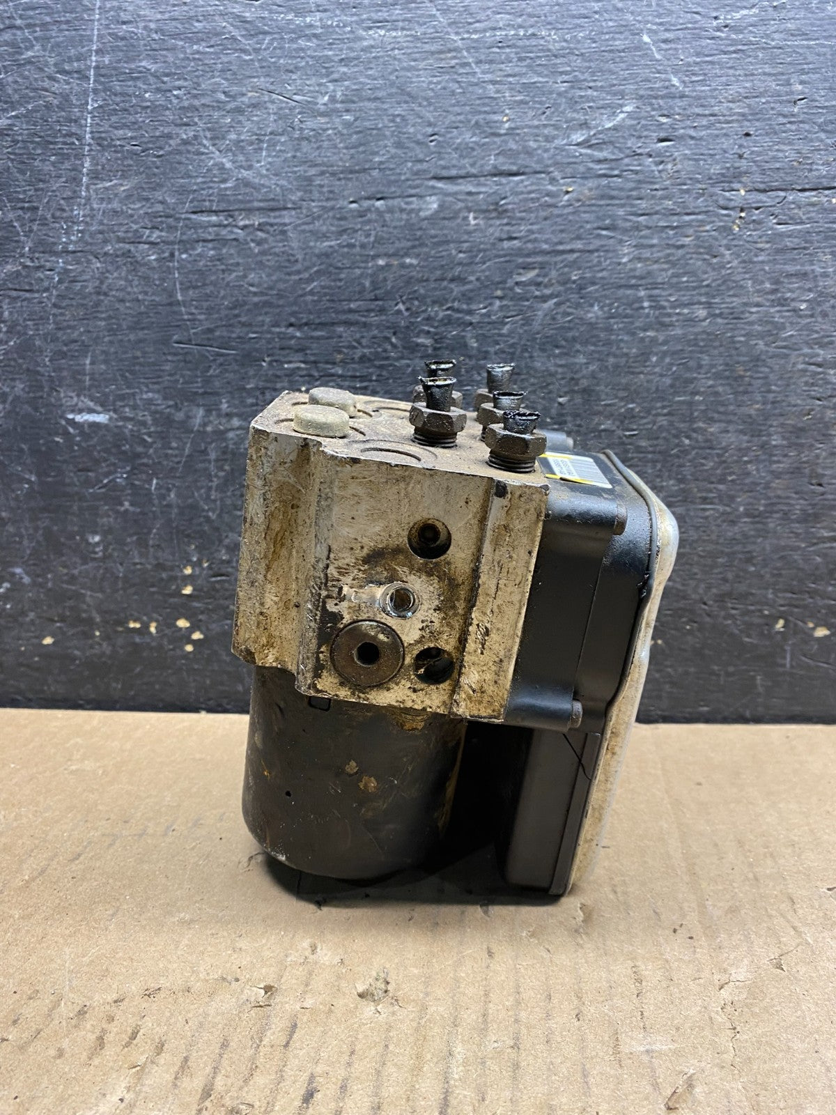 2004-07 GMC Savana Express ABS Brake Pump Control 13567149 U8912 PS3