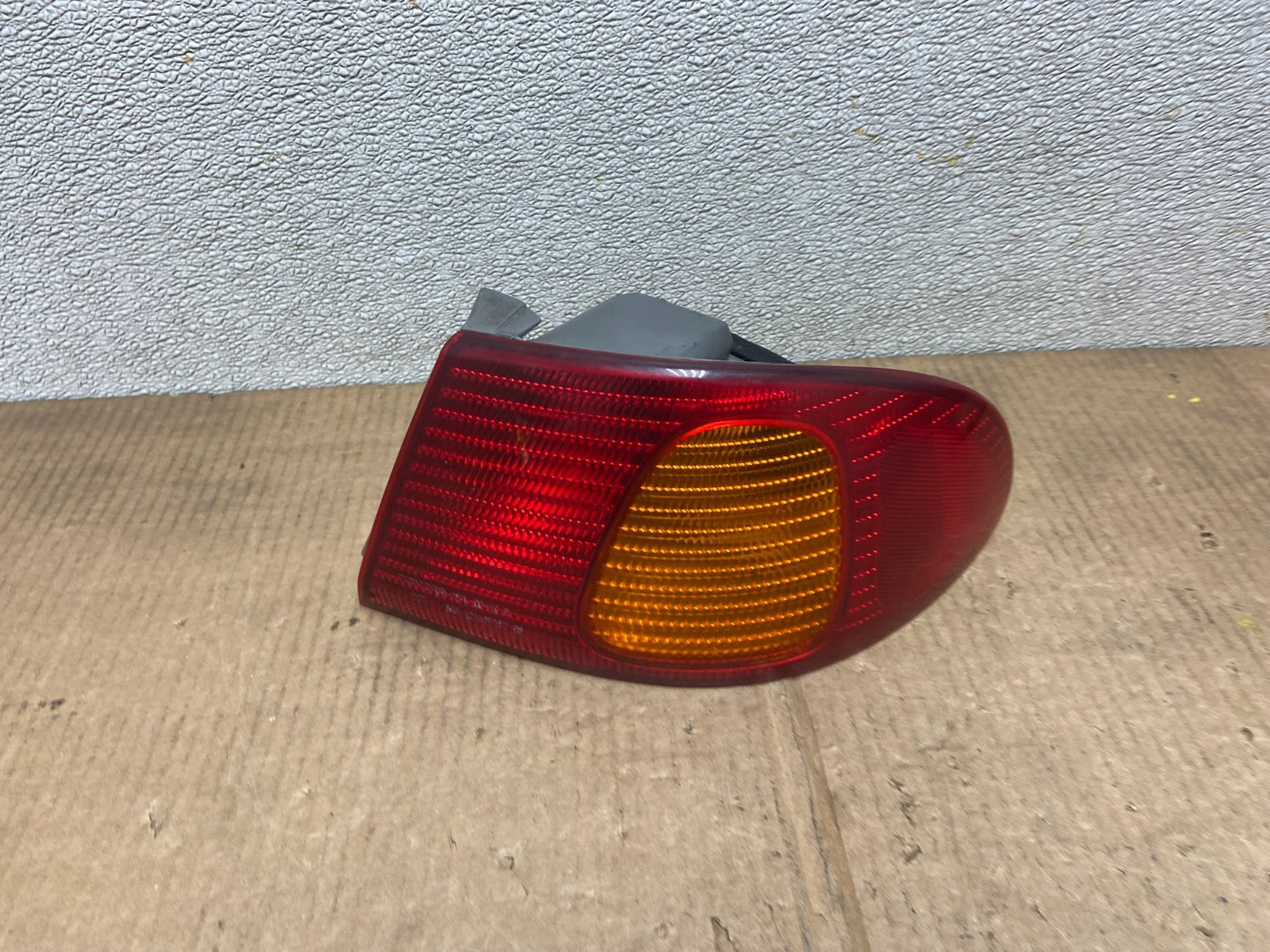 1998 1999 2000 Toyota Corolla Right Passenger Side Tail light OEM AA6454 LK0