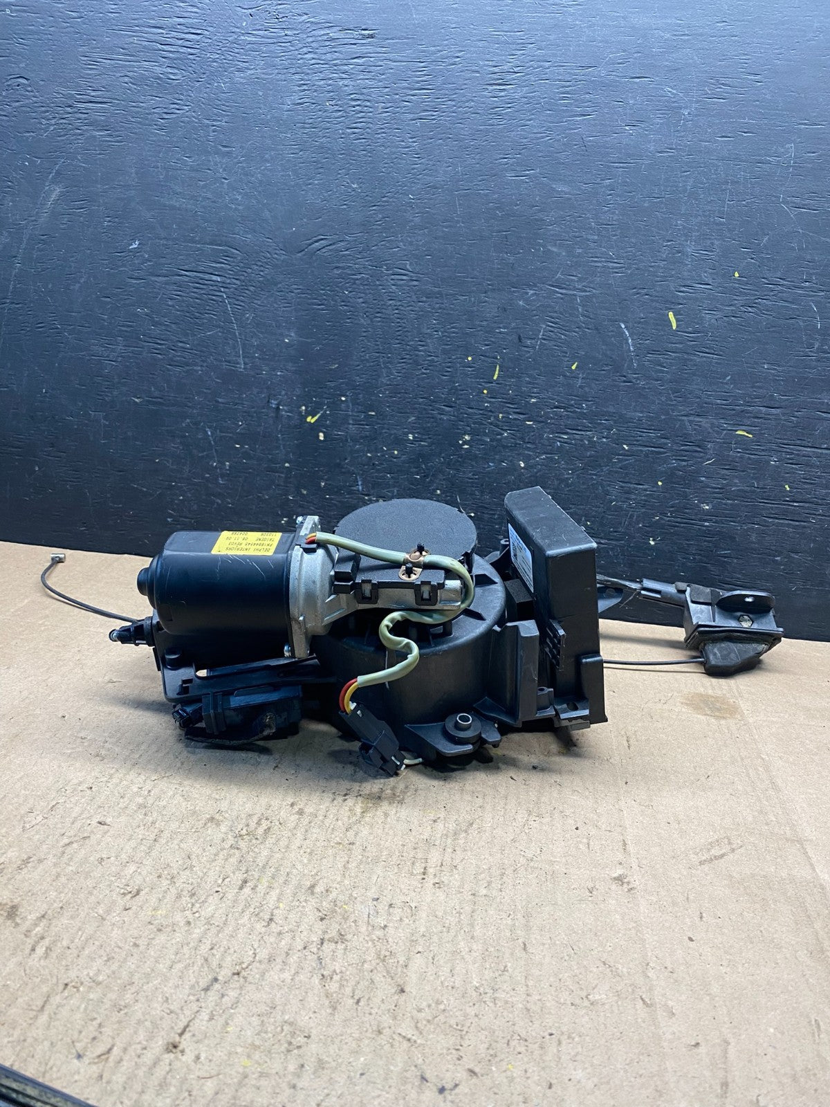 2007-2014 Kia Sedona Left Electric Power Sliding Door Motor Regulator R6508 DG5