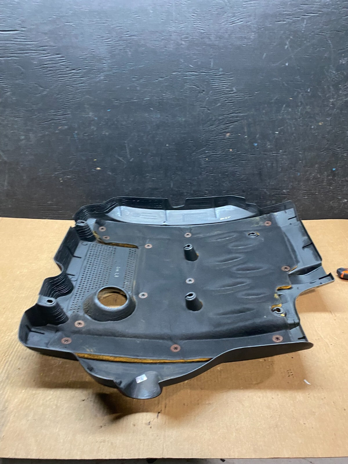 2002 to 2005 Kia Sedona V6 3.5L Engine Motor Cover H4714 DG17