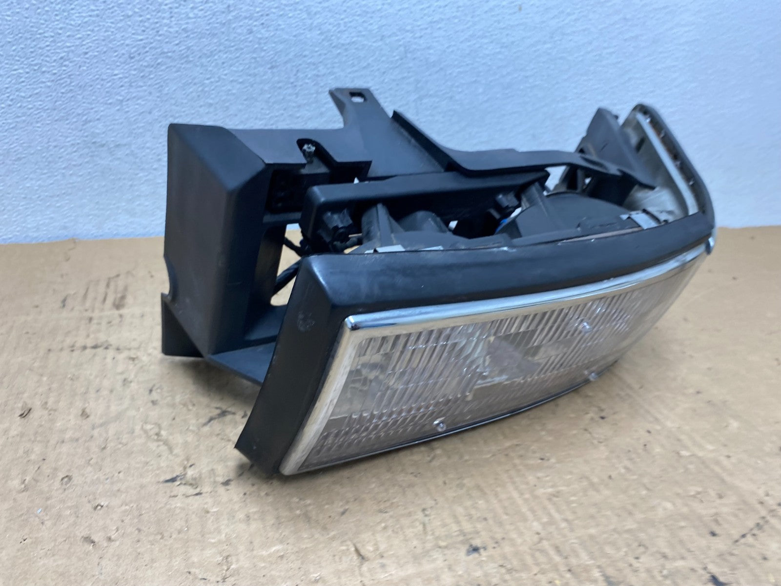 1994 1995 1996 Cadillac Deville Left Driver LH Headlight + Turn Signal AC8171 DW2