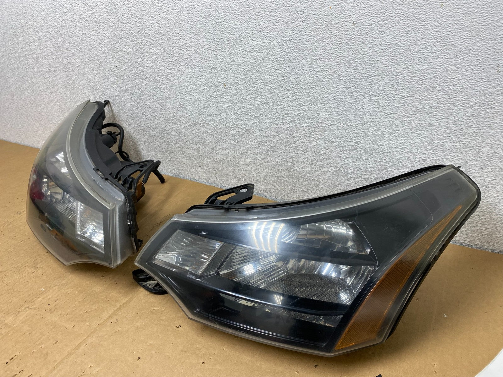 2008 2009 2010 2011 Ford Focus Left+Right Headlights Halogen DEPO AC8620 DW2