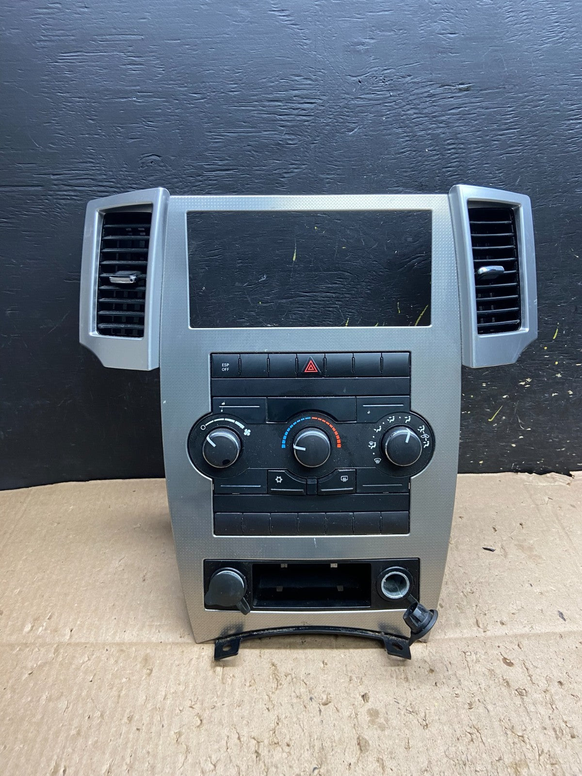 2008 2009 2010 Jeep Commander Grand Cherokee A/C Climate Control Bezel Y8099 DG0