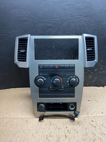 2008 2009 2010 Jeep Commander Grand Cherokee A/C Climate Control Bezel Y8099 DG0