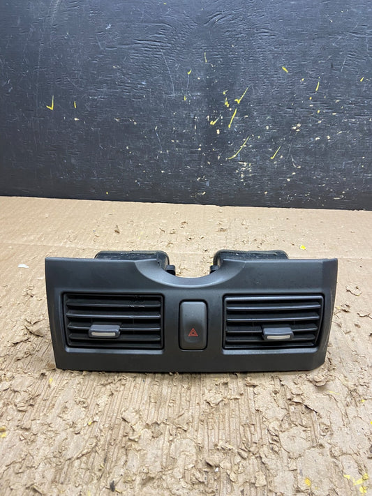 2000 2001 Infiniti I30 Center Dashboard Air Vent OEM W0049 DG0