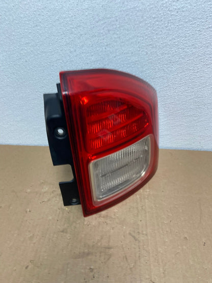 2011 2012 2013 Jeep Compass Right Passenger Rh Side Tail Light AB6499 LK2