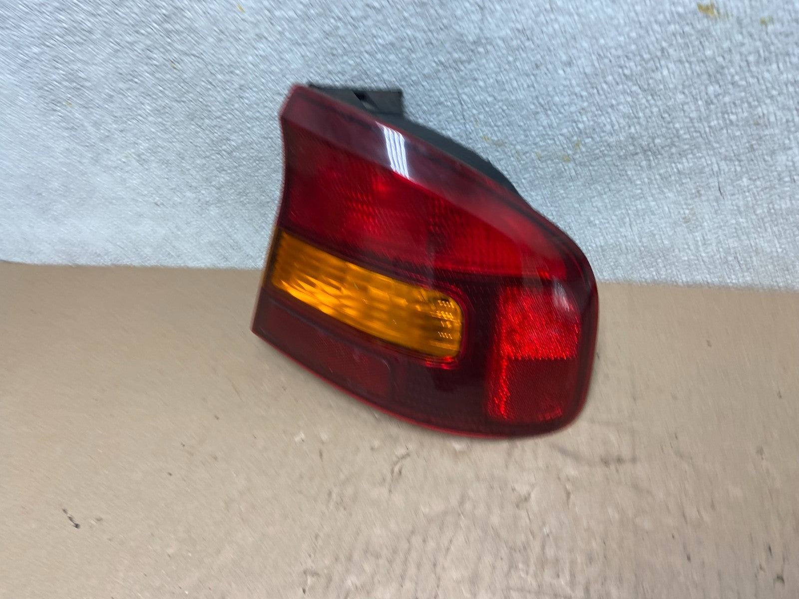 2000 to 2004 Subaru Legacy Right Passenger Rh Side Tail Light ab6034 DG1