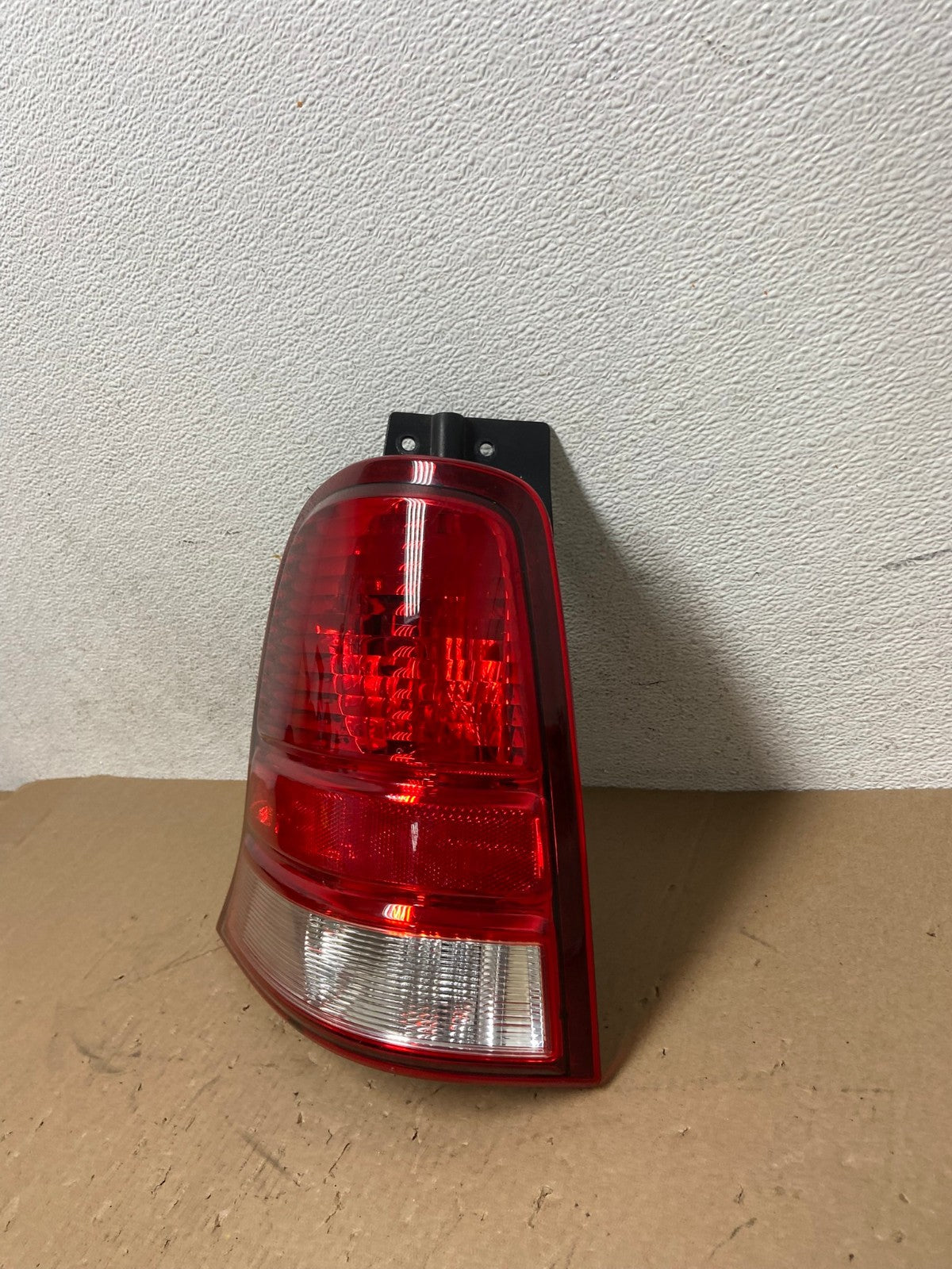 2004 to 2007 Ford Freestar Left Driver LH Side Tail Light AD7734 LK1