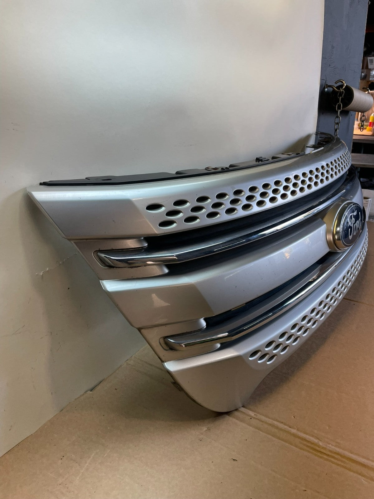 2011 to 2015 Ford Explorer Upper Front Grill Grille ah6082 DG2