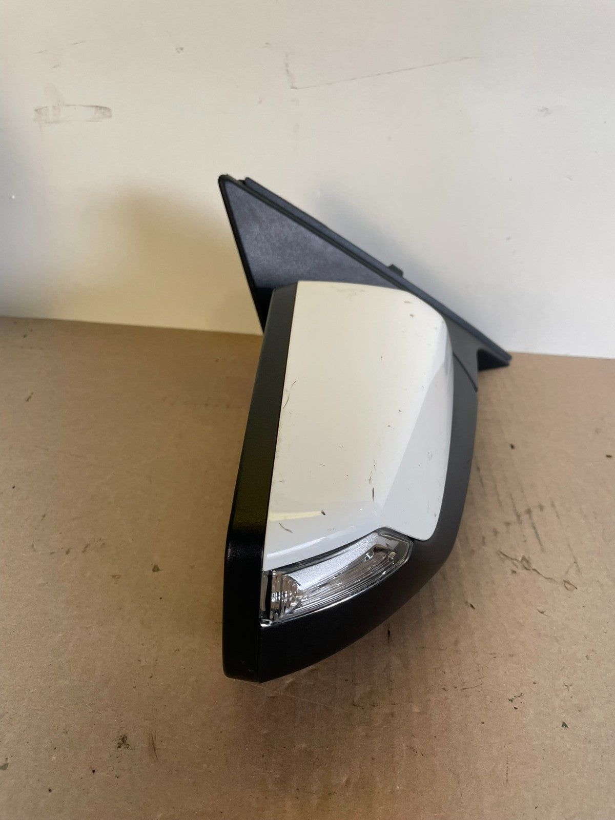 2016 to 2018 Chevrolet Malibu Right Passenger Turn Signal Door Mirror AG2547 MS8
