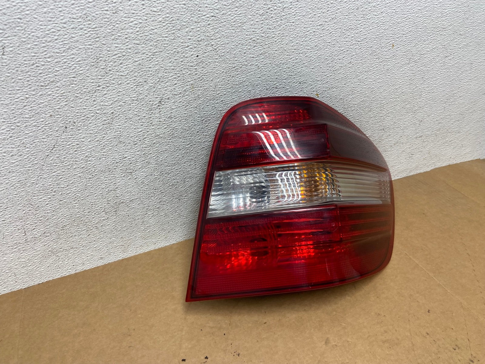 2009 to 2011 Mercedes ML350 ML-Class Right Passenger RH Tail Light AE2981 LK2