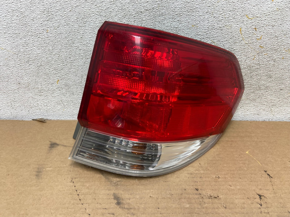 2008 2009 2010 Honda Odyssey Right Passenger Side Tail Light AH4204 LK0