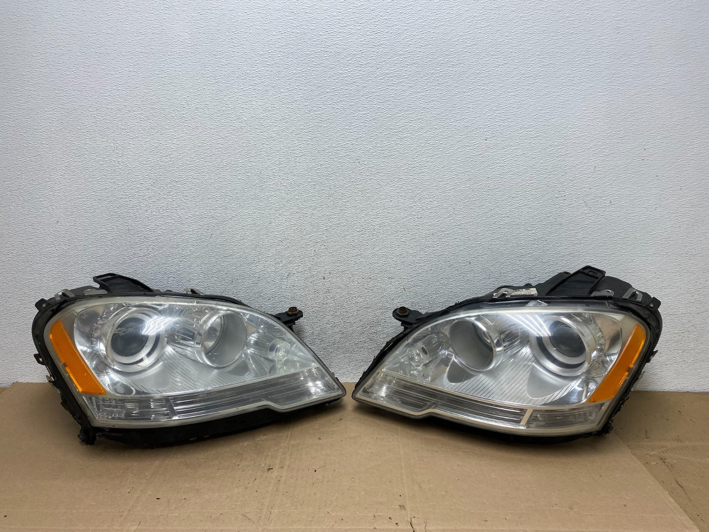 Halogen 2009-2011 Mercedes-Benz ML Class Left+Right Headlights AE5059 DW0